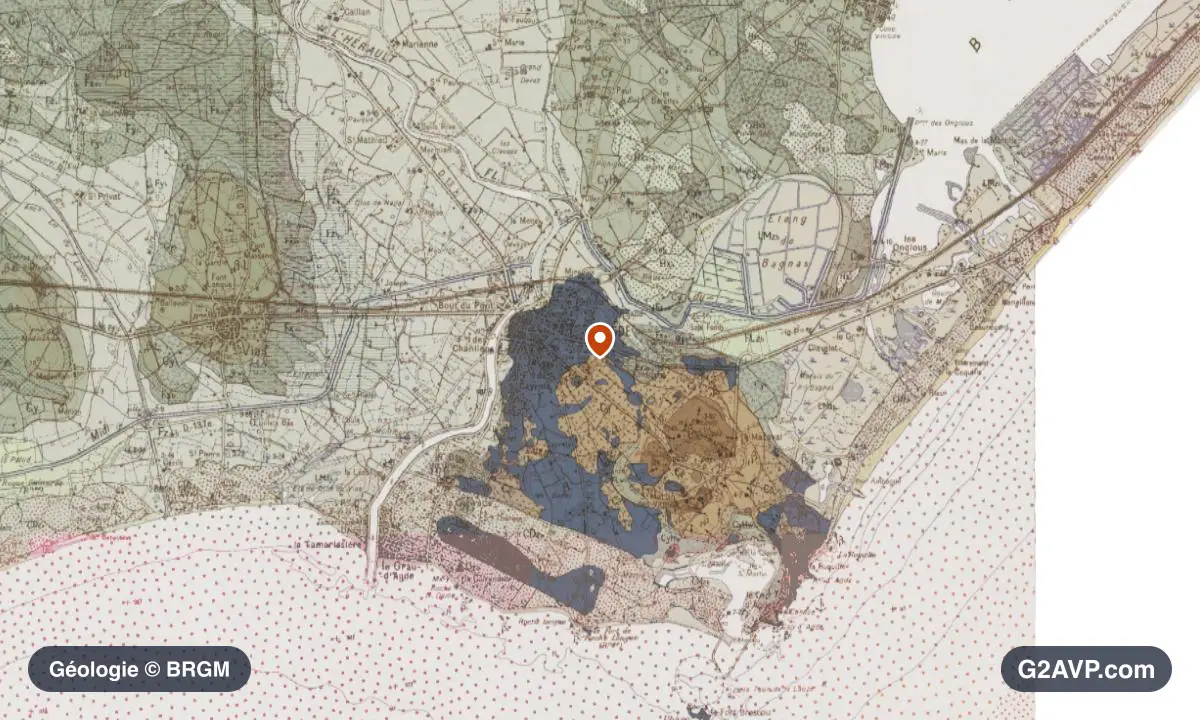 Carte géologique BRGM au 1/50 000 du secteur d'Agde : sables en formations dominantes, repère au centre de la commune