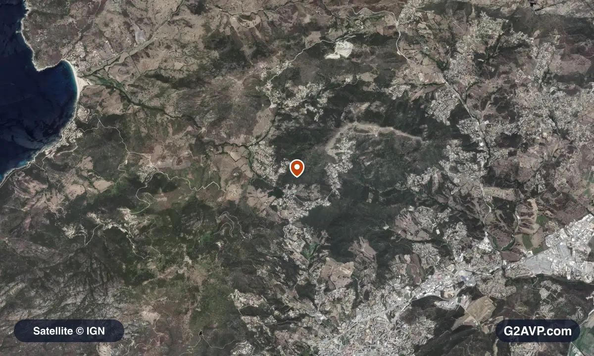 Vue satellite (orthophoto IGN) du secteur d'Alata, même emprise que la carte géologique