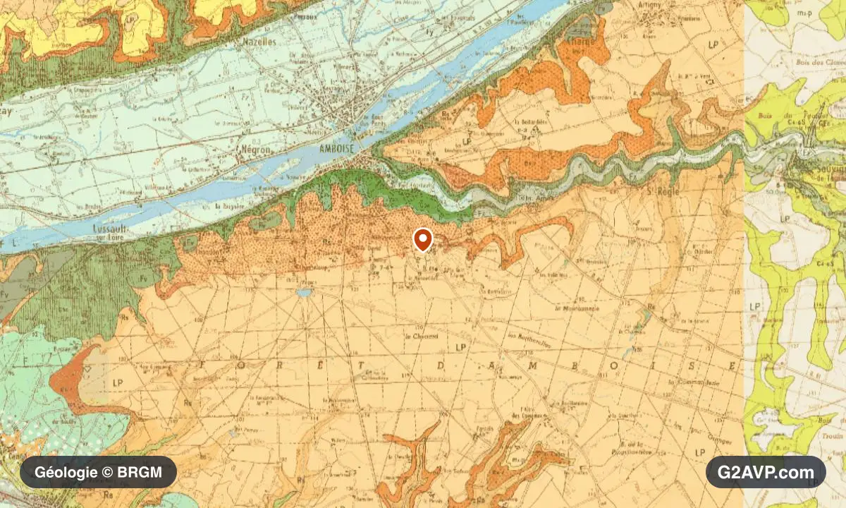 Carte géologique BRGM au 1/50 000 du secteur d'Amboise : craie en formations dominantes, repère au centre de la commune