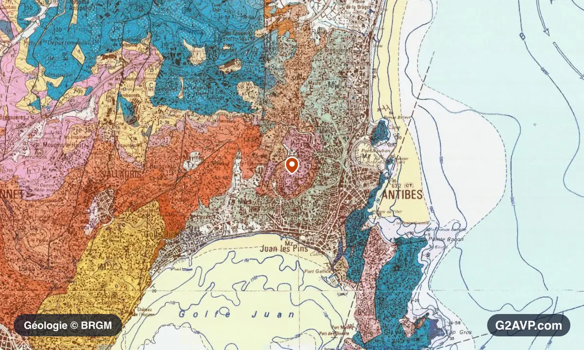 Carte géologique BRGM au 1/50 000 du secteur d'Antibes : calcaires, marnes et gypse en formations dominantes, repère au centre de la commune