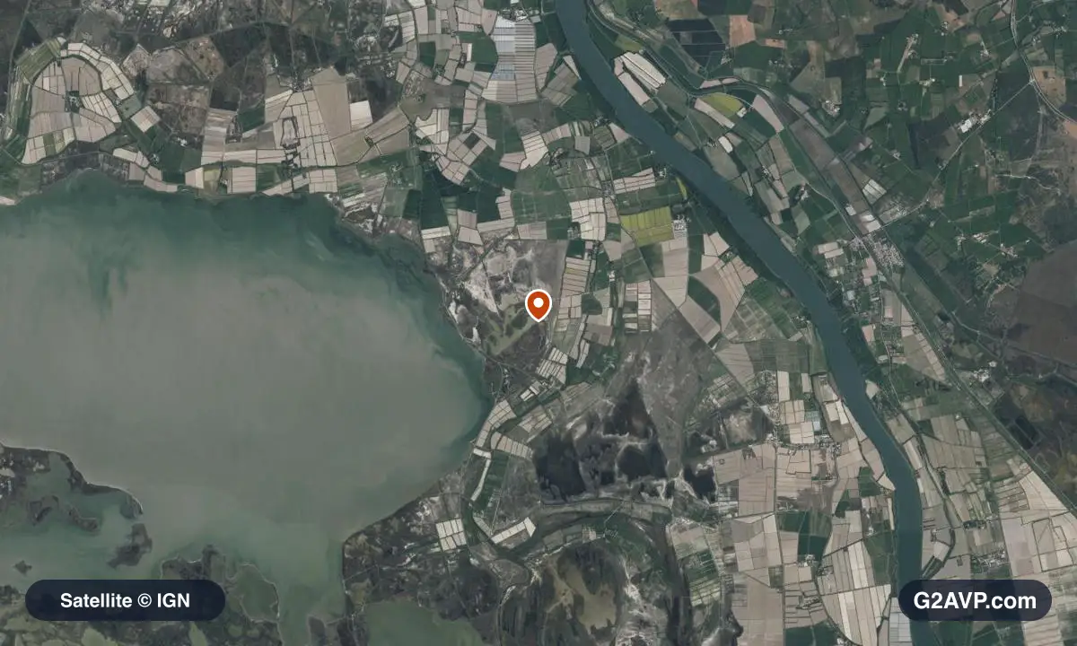 Vue satellite (orthophoto IGN) du secteur d'Arles, même emprise que la carte géologique