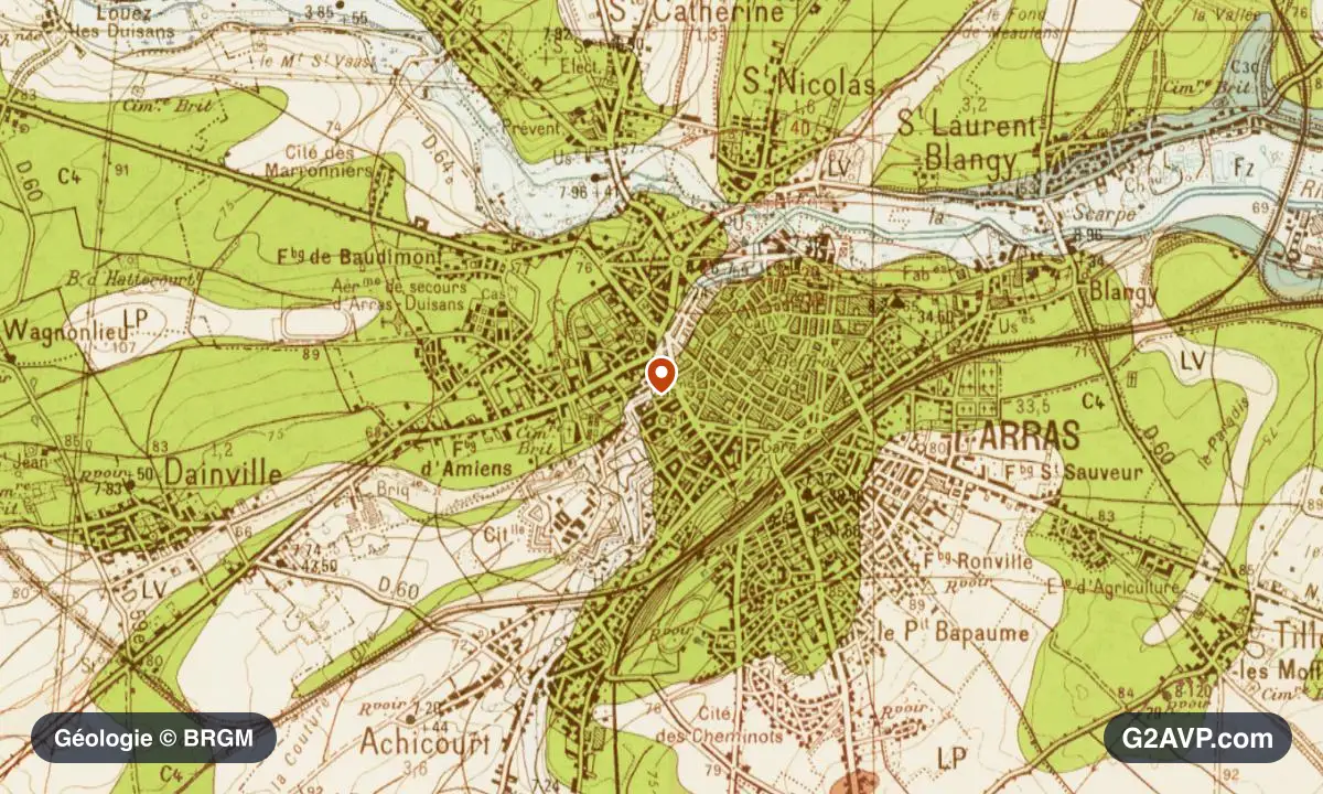 Carte géologique BRGM au 1/50 000 du secteur d'Arras : craie en formations dominantes, repère au centre de la commune