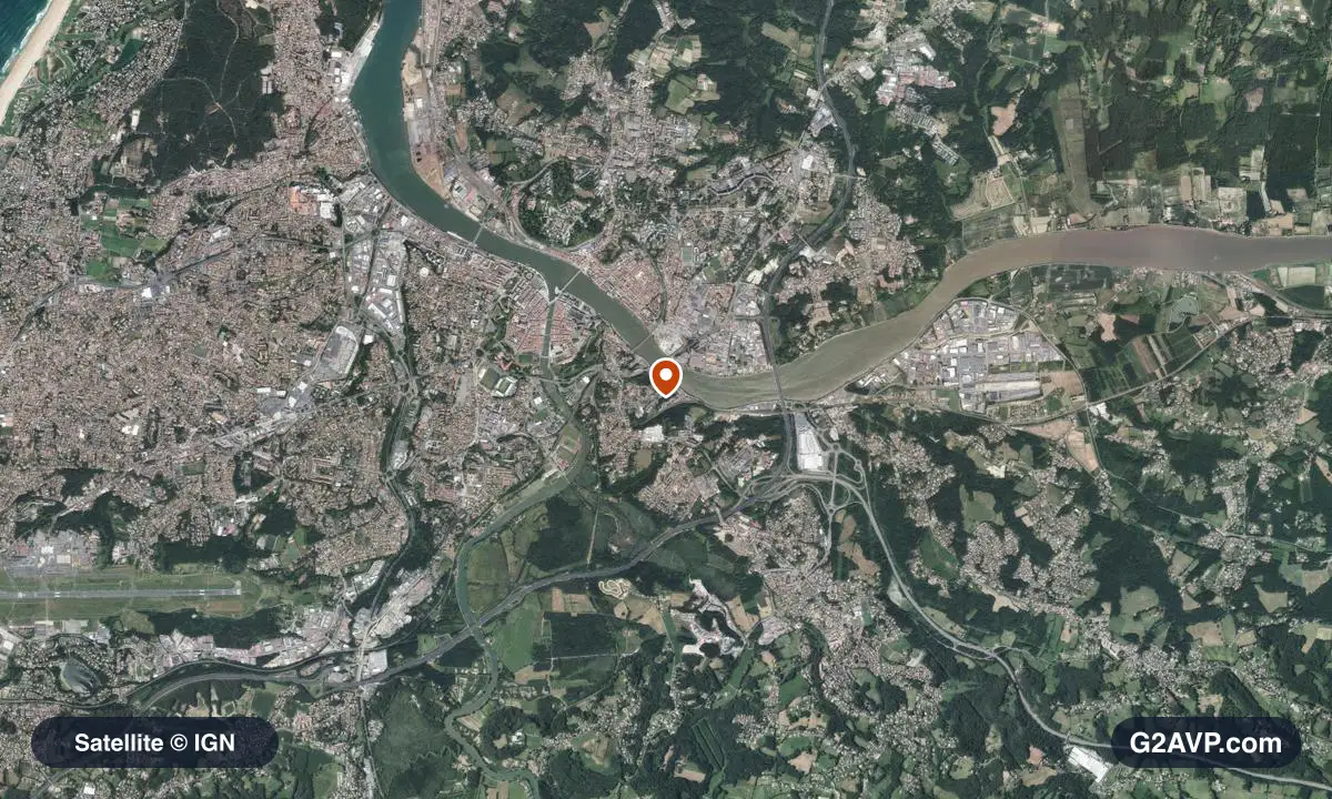 Vue satellite (orthophoto IGN) du secteur de Bayonne, même emprise que la carte géologique