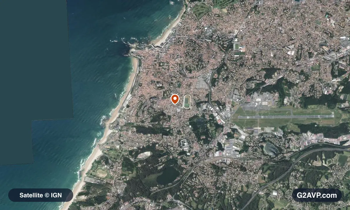 Vue satellite (orthophoto IGN) du secteur de Biarritz, même emprise que la carte géologique
