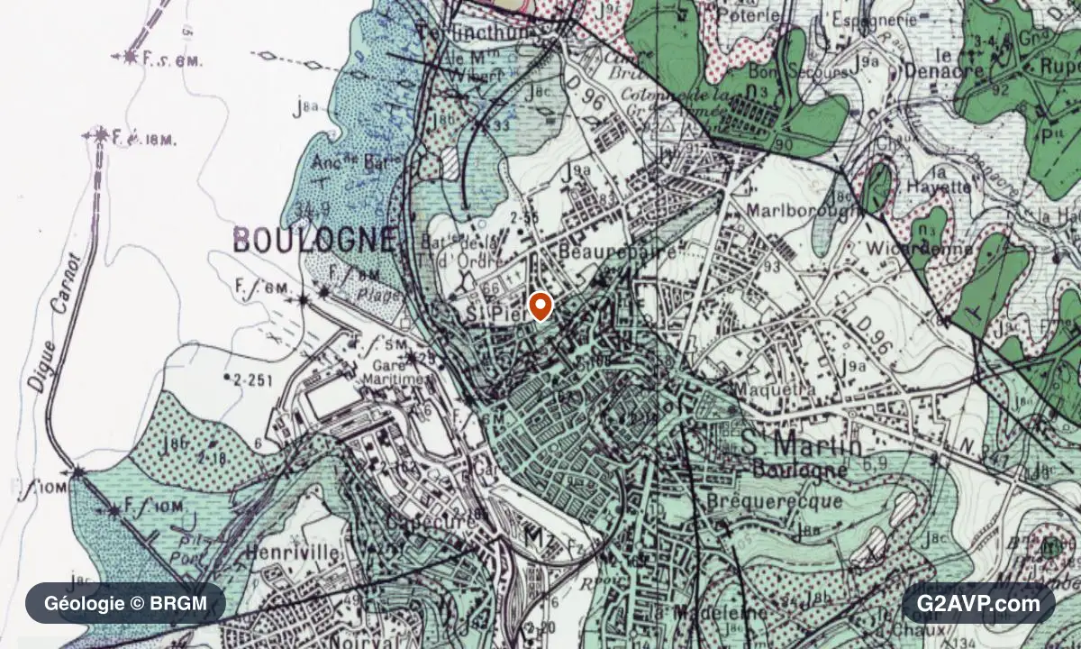 Carte géologique BRGM au 1/50 000 du secteur de Boulogne-sur-Mer : calcaires, marnes et gypse en formations dominantes, repère au centre de la commune