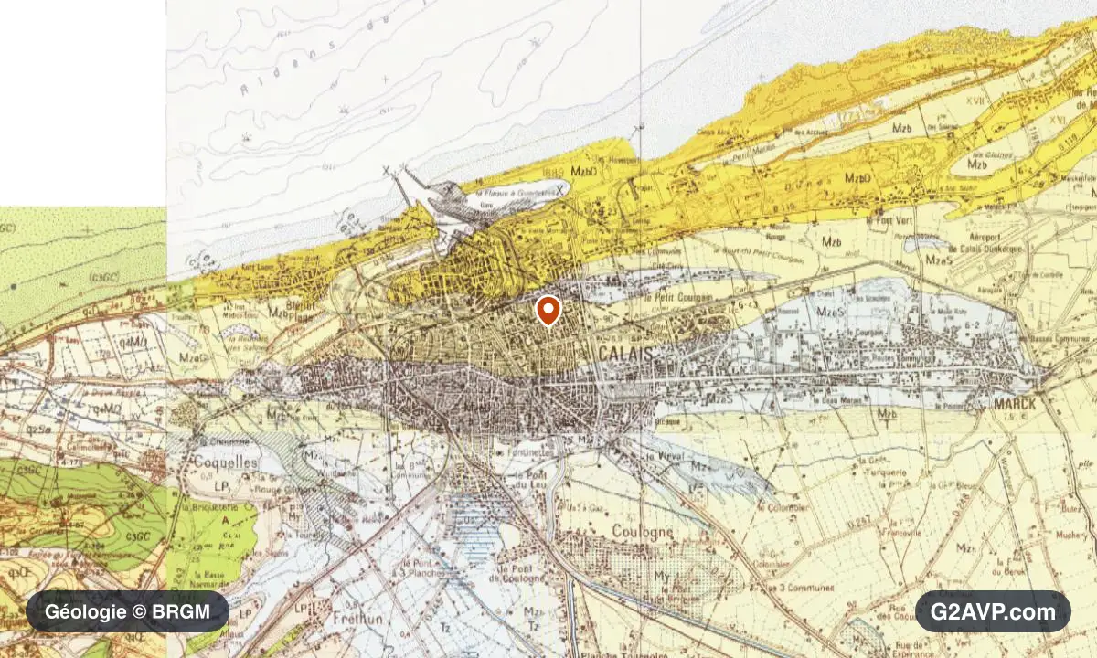 Carte géologique BRGM au 1/50 000 du secteur de Calais : sables en formations dominantes, repère au centre de la commune