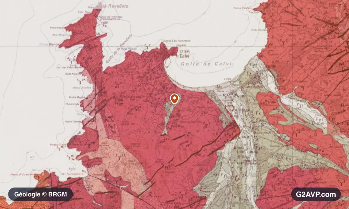 Carte géologique BRGM au 1/50 000 du secteur de Calvi : granites en formations dominantes, repère au centre de la commune