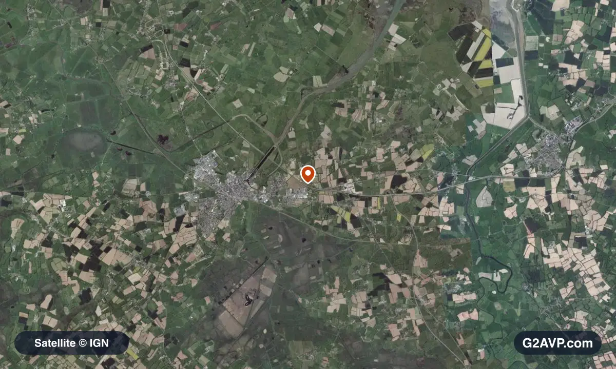 Vue satellite (orthophoto IGN) du secteur de Carentan-les-Marais, même emprise que la carte géologique
