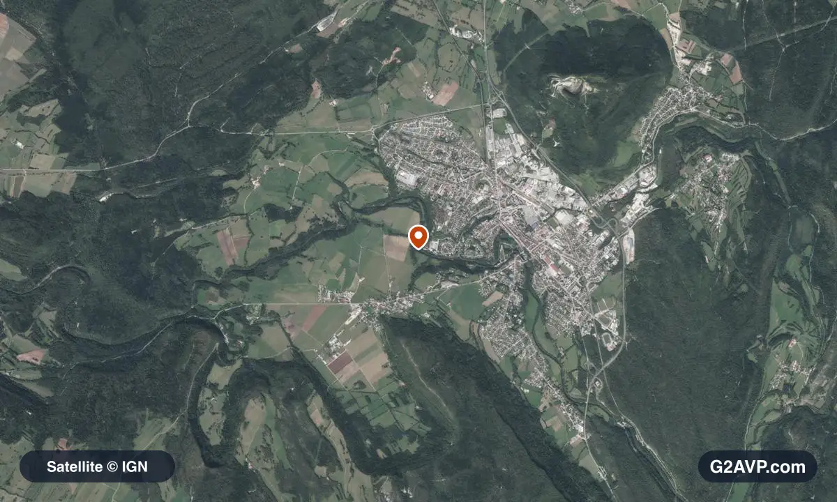 Vue satellite (orthophoto IGN) du secteur de Champagnole, même emprise que la carte géologique