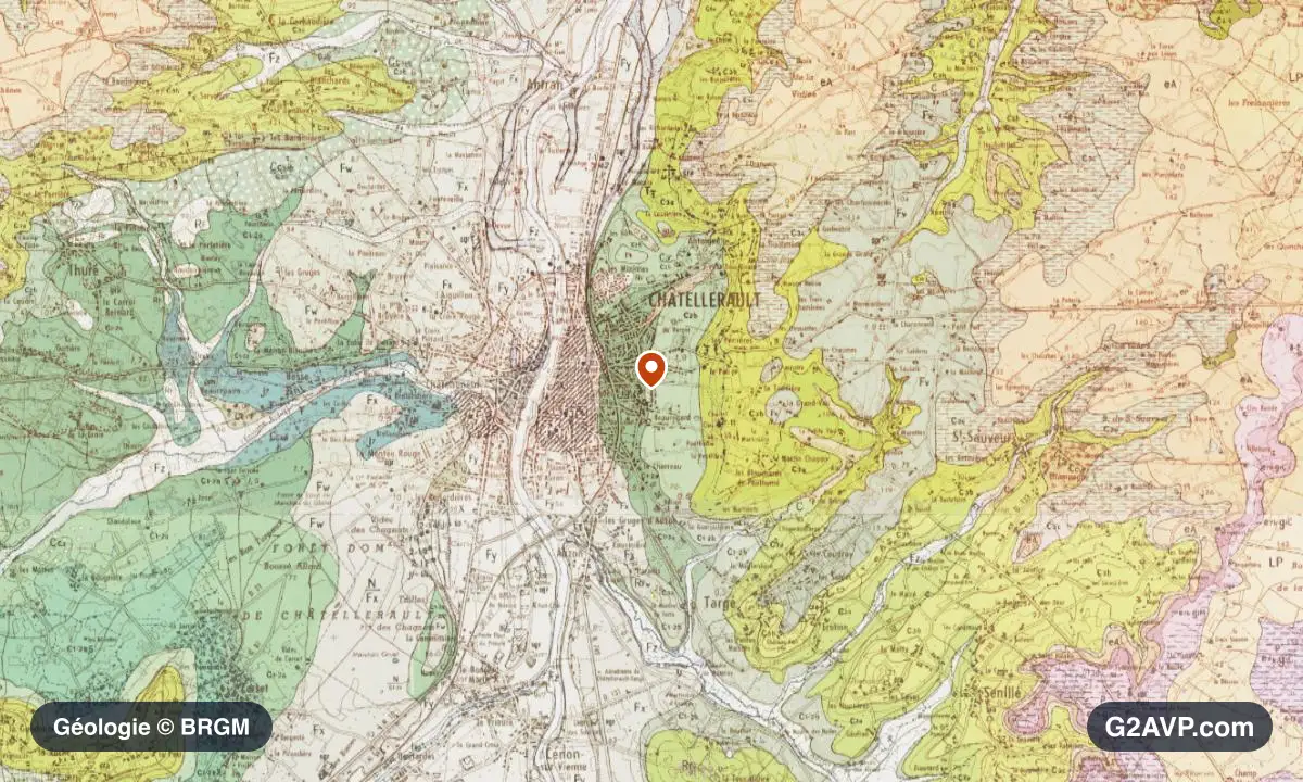 Carte géologique BRGM au 1/50 000 du secteur de Châtellerault : craie en formations dominantes, repère au centre de la commune