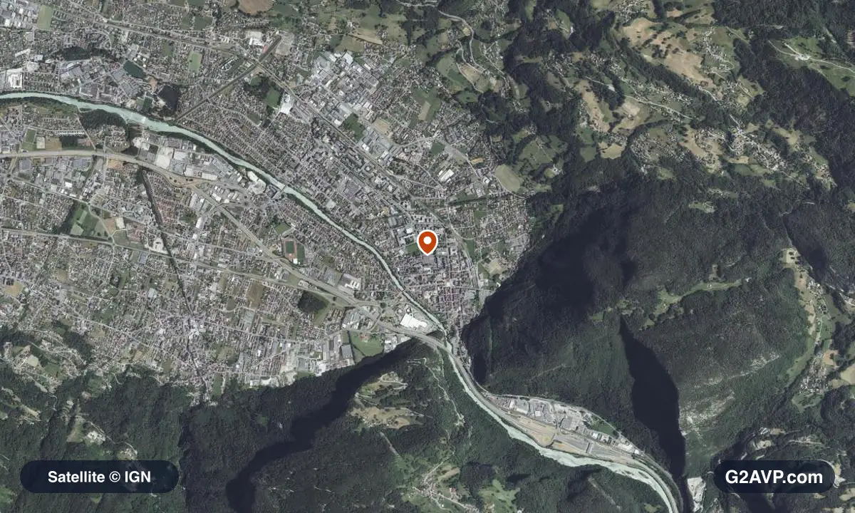 Vue satellite (orthophoto IGN) du secteur de Cluses, même emprise que la carte géologique
