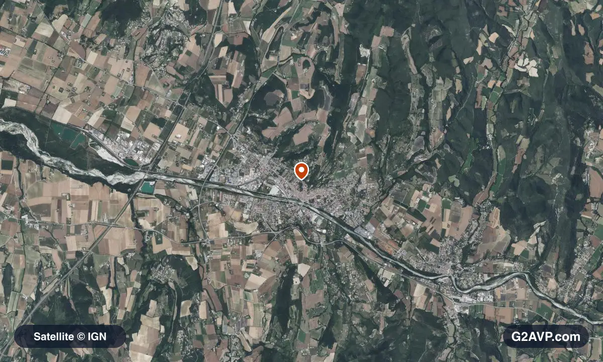 Vue satellite (orthophoto IGN) du secteur de Crest, même emprise que la carte géologique