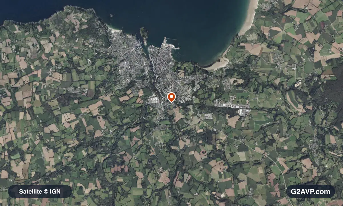 Vue satellite (orthophoto IGN) du secteur de Douarnenez, même emprise que la carte géologique