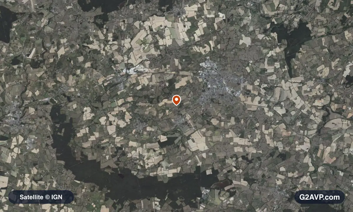 Vue satellite (orthophoto IGN) du secteur d'Évron, même emprise que la carte géologique