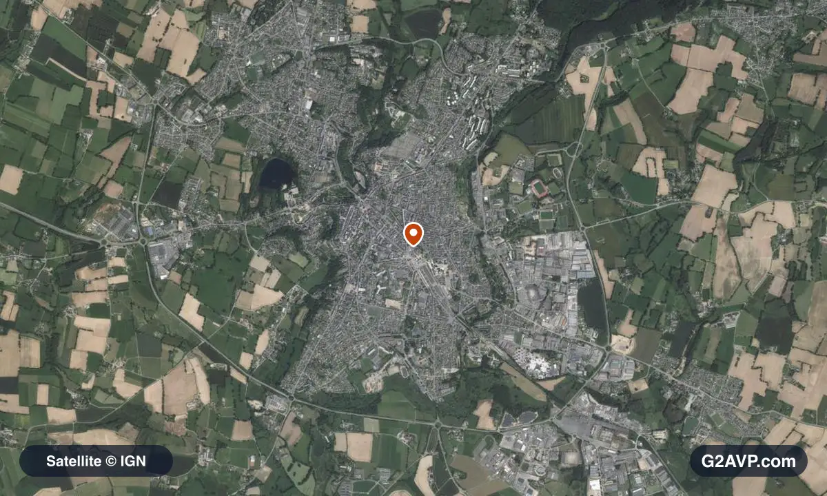 Vue satellite (orthophoto IGN) du secteur de Fougères, même emprise que la carte géologique