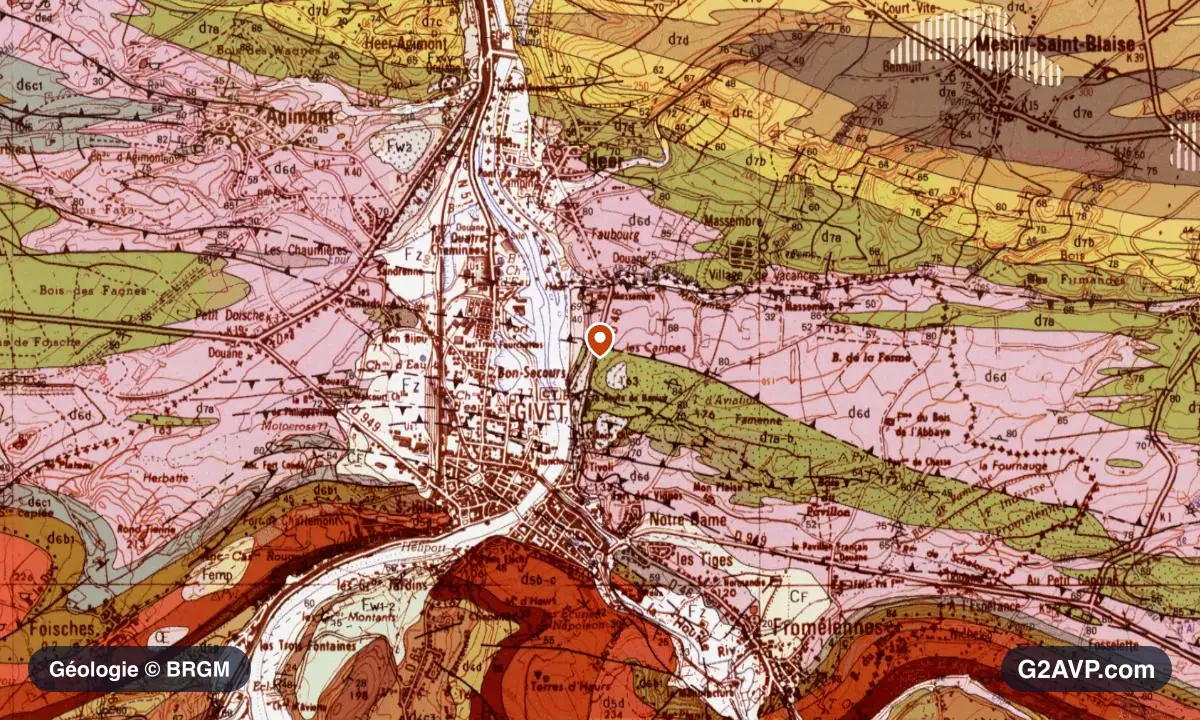Carte géologique BRGM au 1/50 000 du secteur de Givet : grès en formations dominantes, repère au centre de la commune