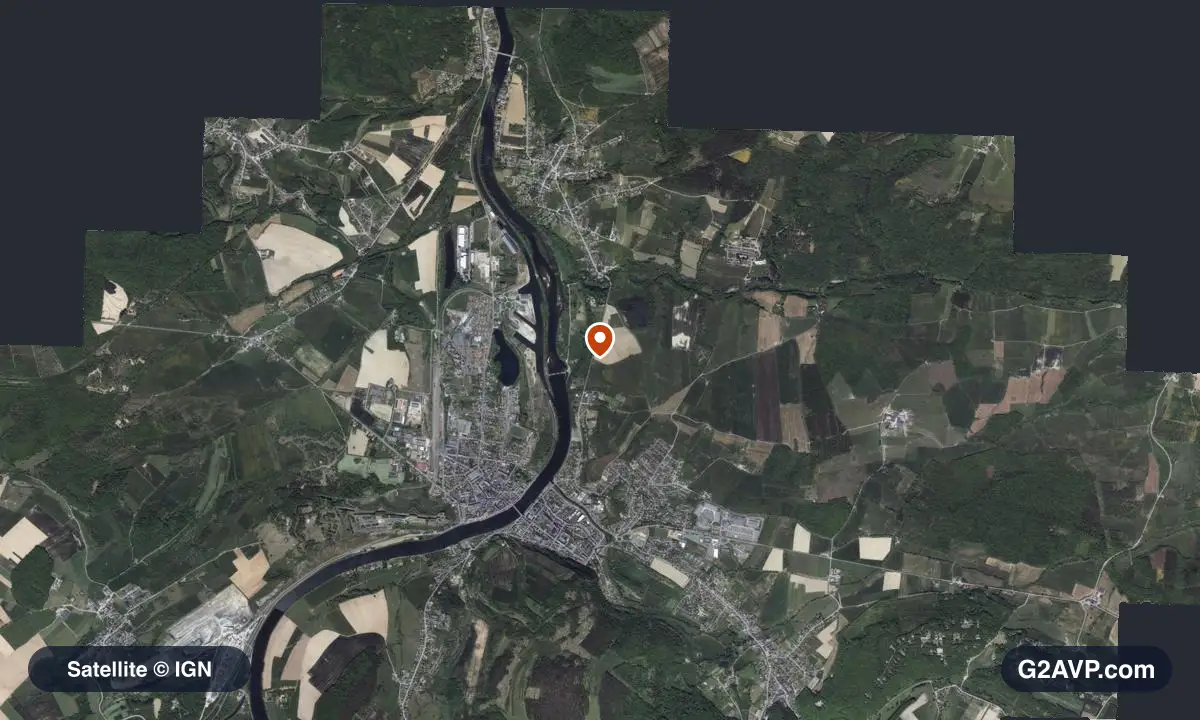 Vue satellite (orthophoto IGN) du secteur de Givet, même emprise que la carte géologique