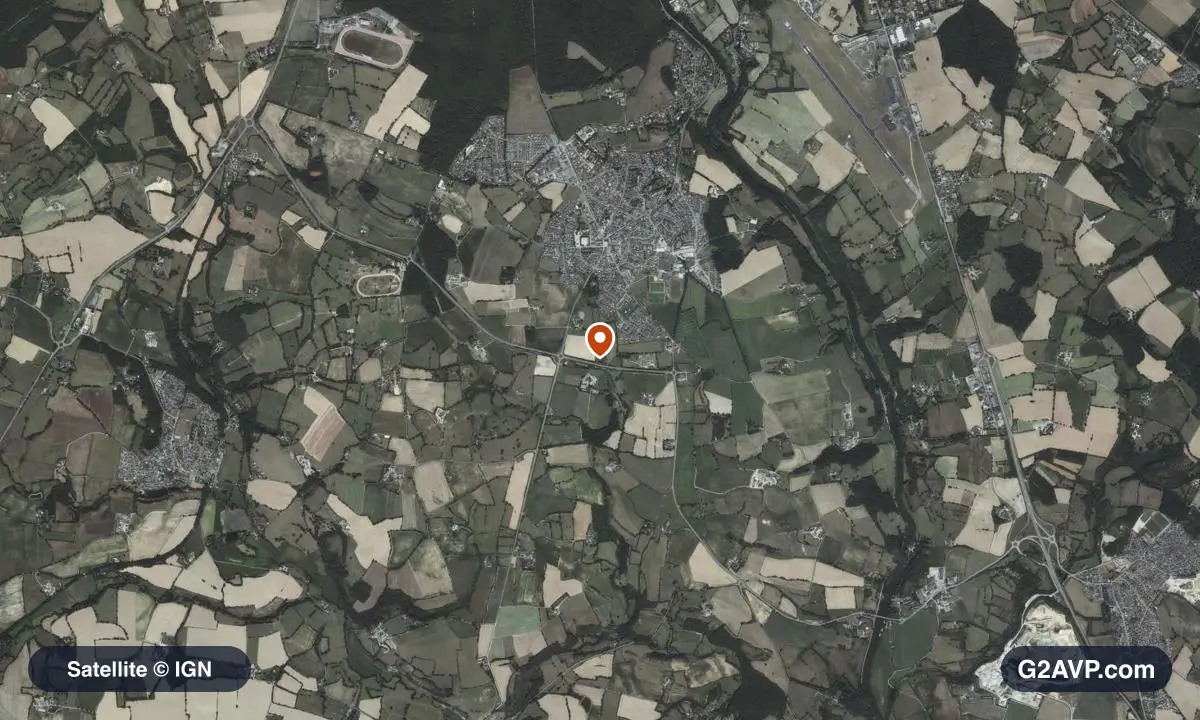 Vue satellite (orthophoto IGN) du secteur de L'Huisserie, même emprise que la carte géologique