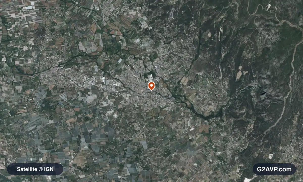 Vue satellite (orthophoto IGN) du secteur de L'Isle-sur-la-Sorgue, même emprise que la carte géologique