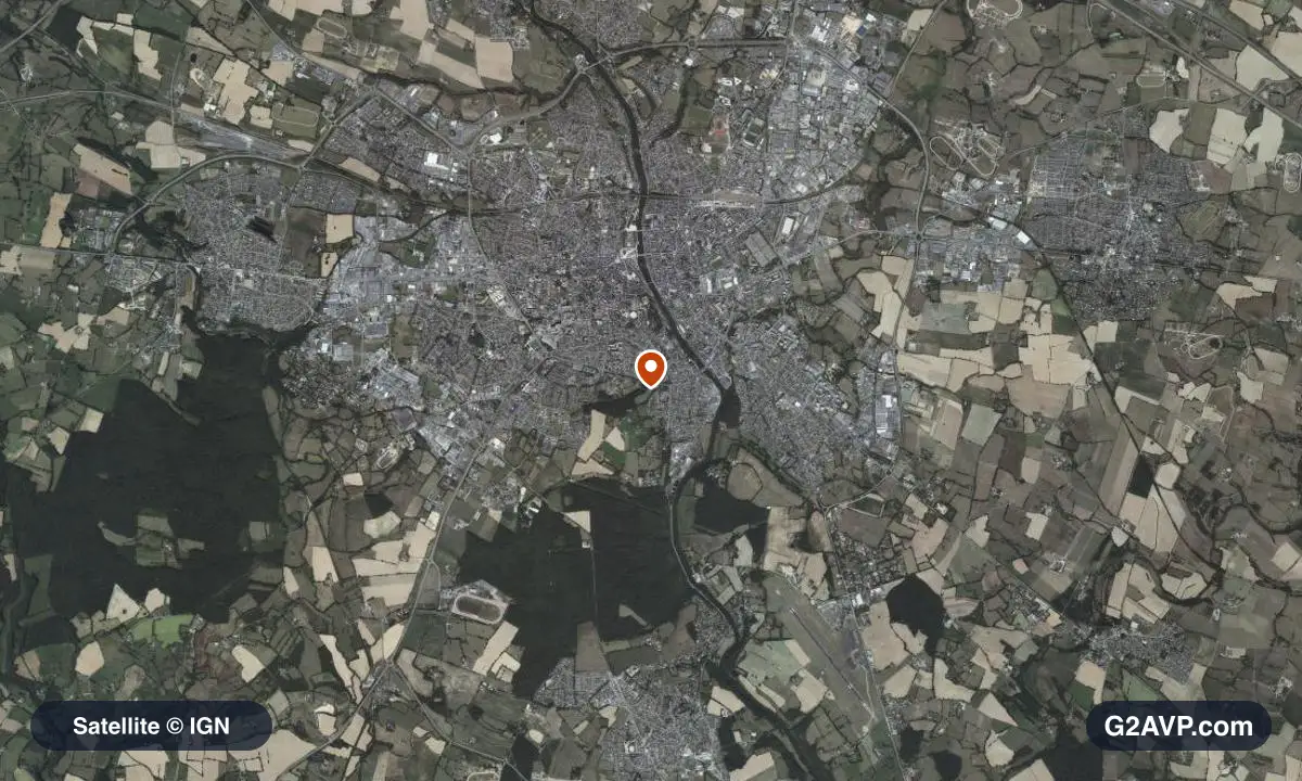 Vue satellite (orthophoto IGN) du secteur de Laval, même emprise que la carte géologique