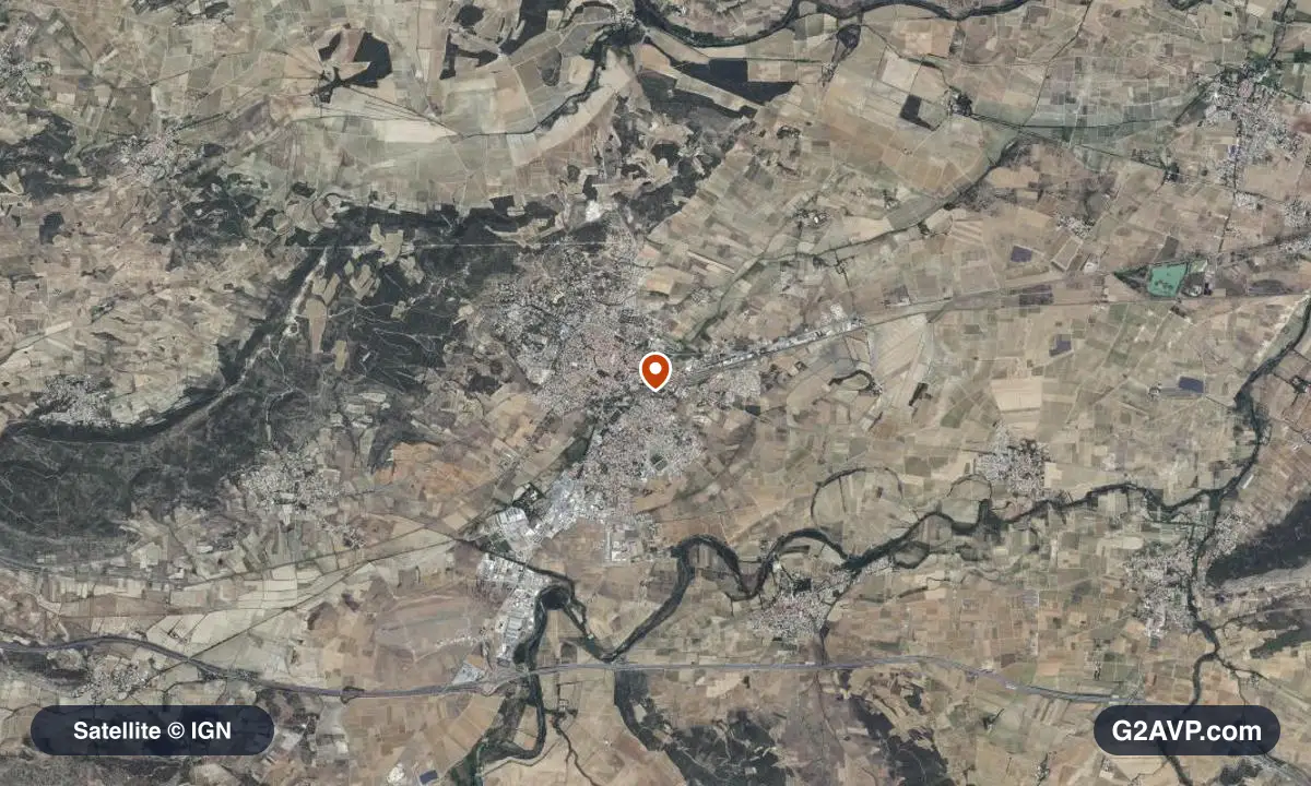 Vue satellite (orthophoto IGN) du secteur de Lézignan-Corbières, même emprise que la carte géologique