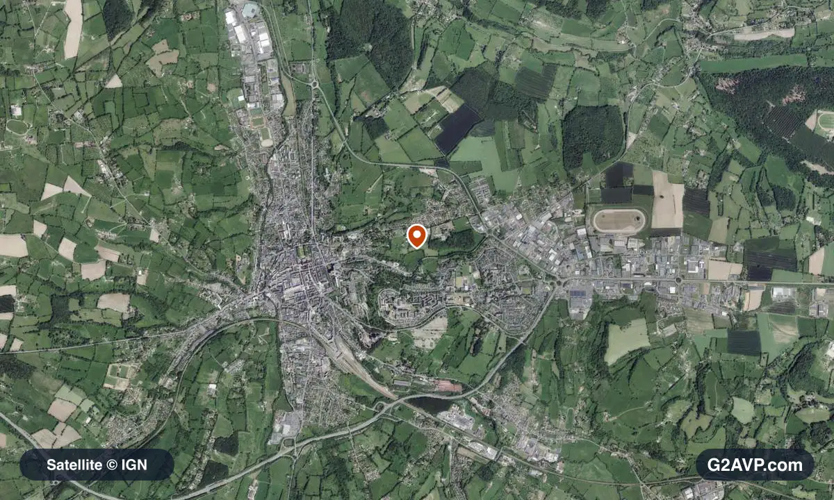 Vue satellite (orthophoto IGN) du secteur de Lisieux, même emprise que la carte géologique
