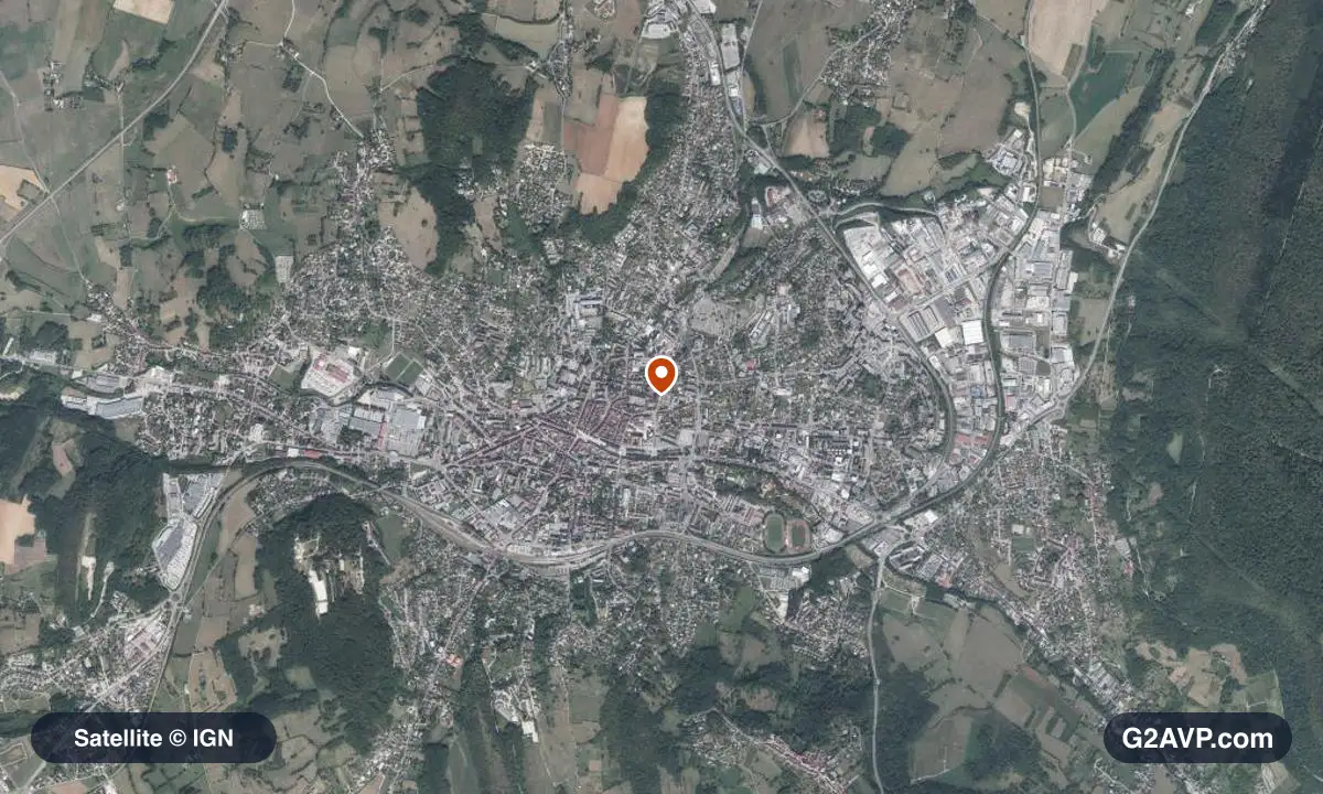 Vue satellite (orthophoto IGN) du secteur de Lons-le-Saunier, même emprise que la carte géologique