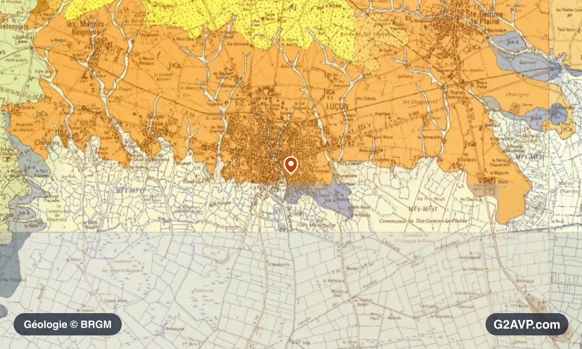 Carte géologique BRGM au 1/50 000 du secteur de Luçon : sables en formations dominantes, repère au centre de la commune