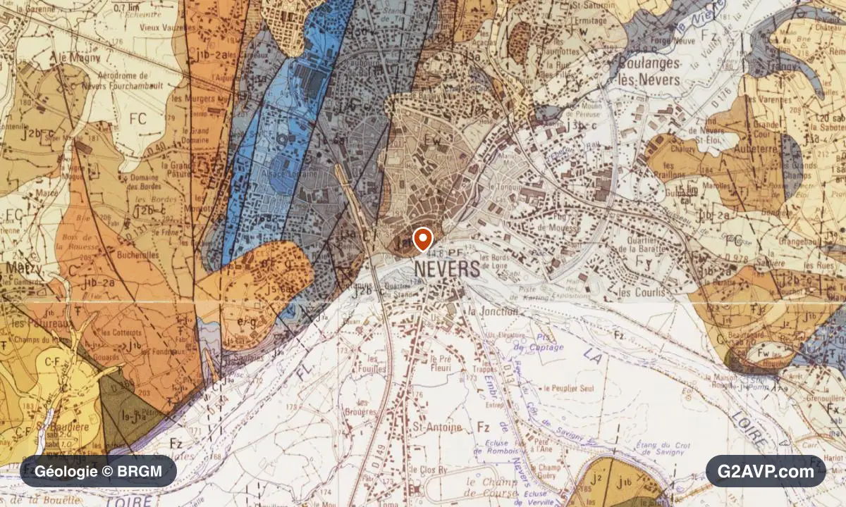 Carte géologique BRGM au 1/50 000 du secteur de Nevers : calcaires, marnes et gypse en formations dominantes, repère au centre de la commune
