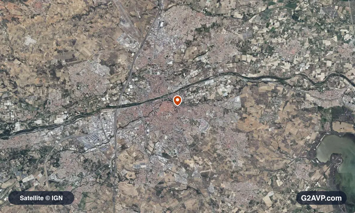 Vue satellite (orthophoto IGN) du secteur de Perpignan, même emprise que la carte géologique