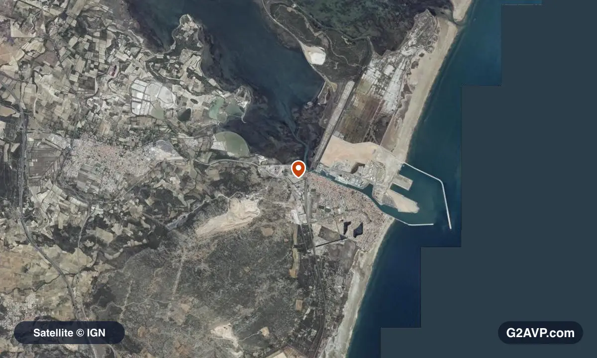 Vue satellite (orthophoto IGN) du secteur de Port-la-Nouvelle, même emprise que la carte géologique