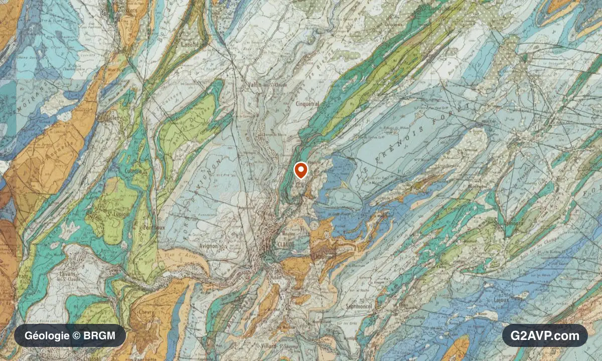 Carte géologique BRGM au 1/50 000 du secteur de Saint-Claude : calcaires, marnes et gypse en formations dominantes, repère au centre de la commune