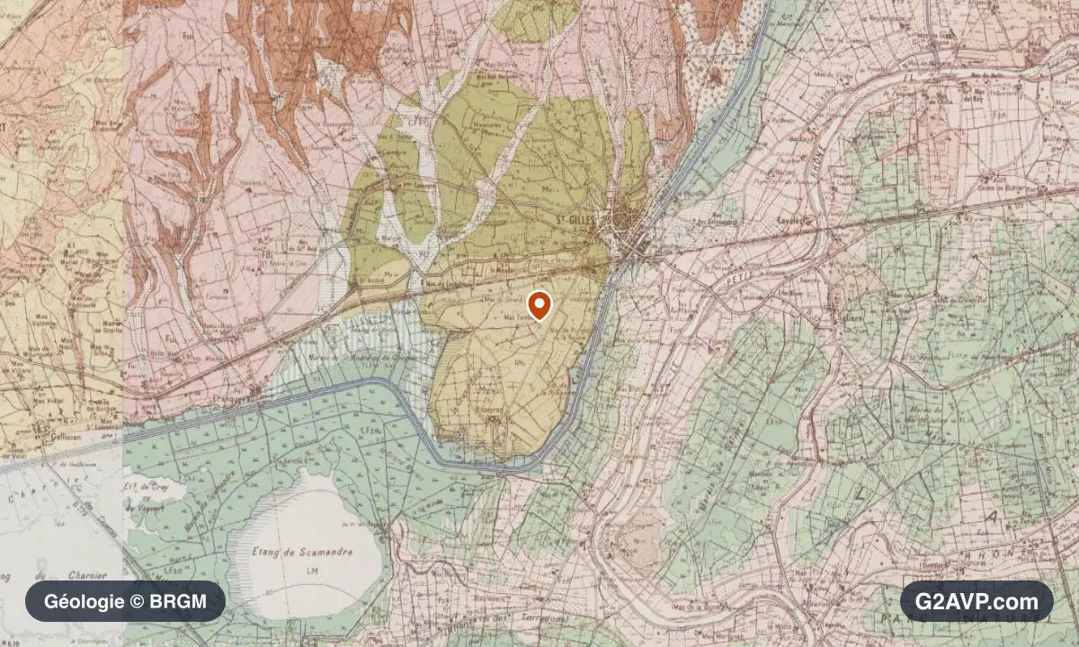 Carte géologique BRGM au 1/50 000 du secteur de Saint-Gilles : sables en formations dominantes, repère au centre de la commune