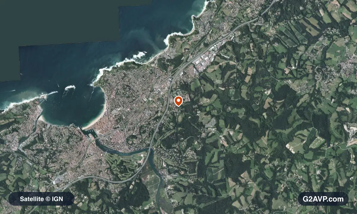 Vue satellite (orthophoto IGN) du secteur de Saint-Jean-de-Luz, même emprise que la carte géologique
