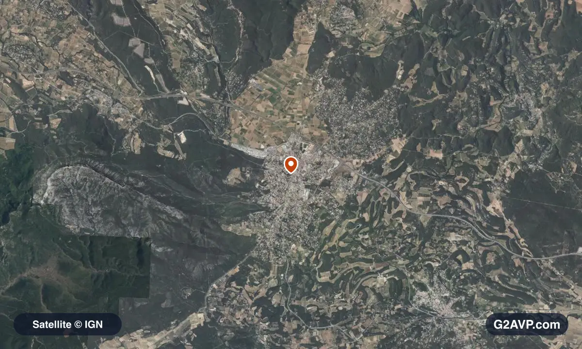 Vue satellite (orthophoto IGN) du secteur de Saint-Maximin-la-Sainte-Baume, même emprise que la carte géologique