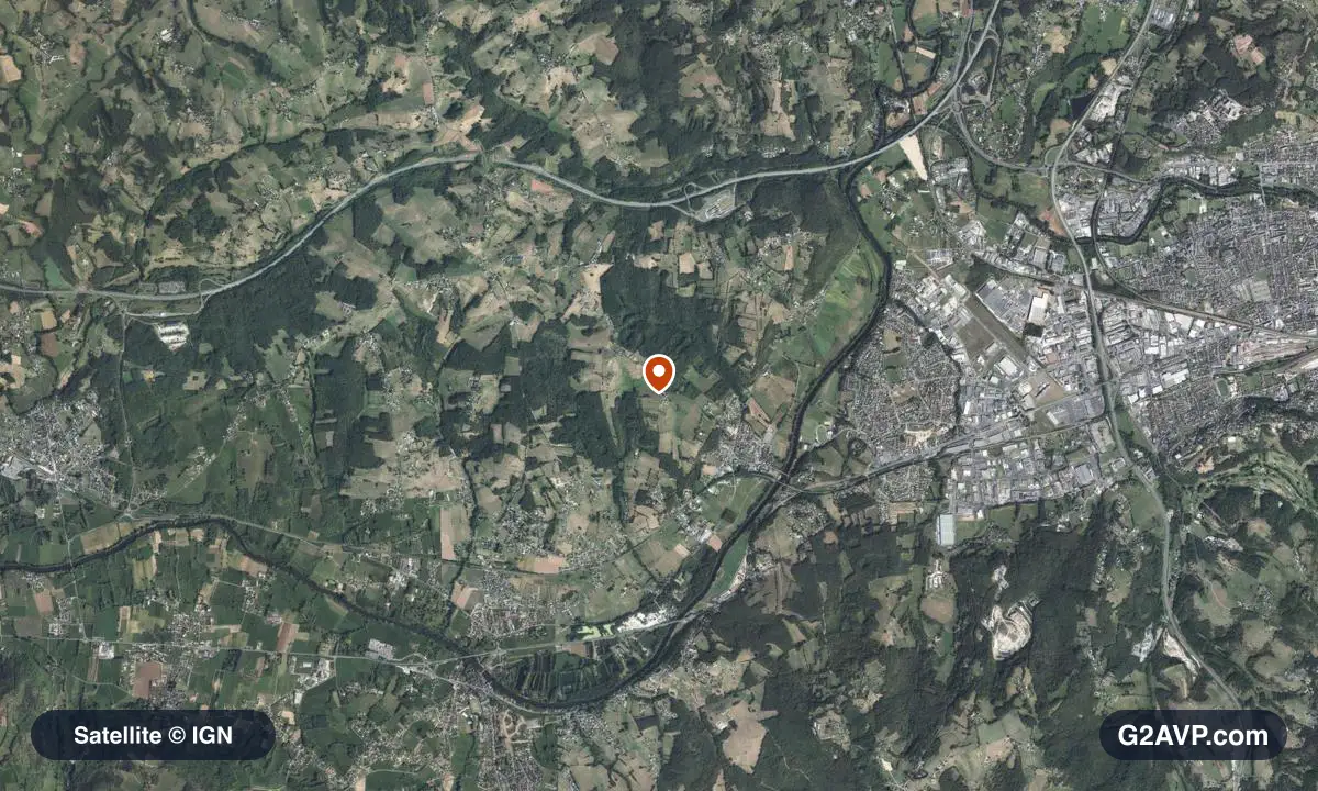 Vue satellite (orthophoto IGN) du secteur de Saint-Pantaléon-de-Larche, même emprise que la carte géologique