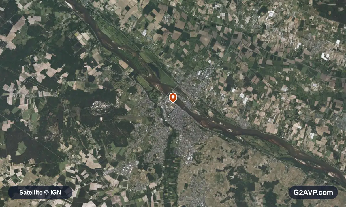 Vue satellite (orthophoto IGN) du secteur de Saumur, même emprise que la carte géologique