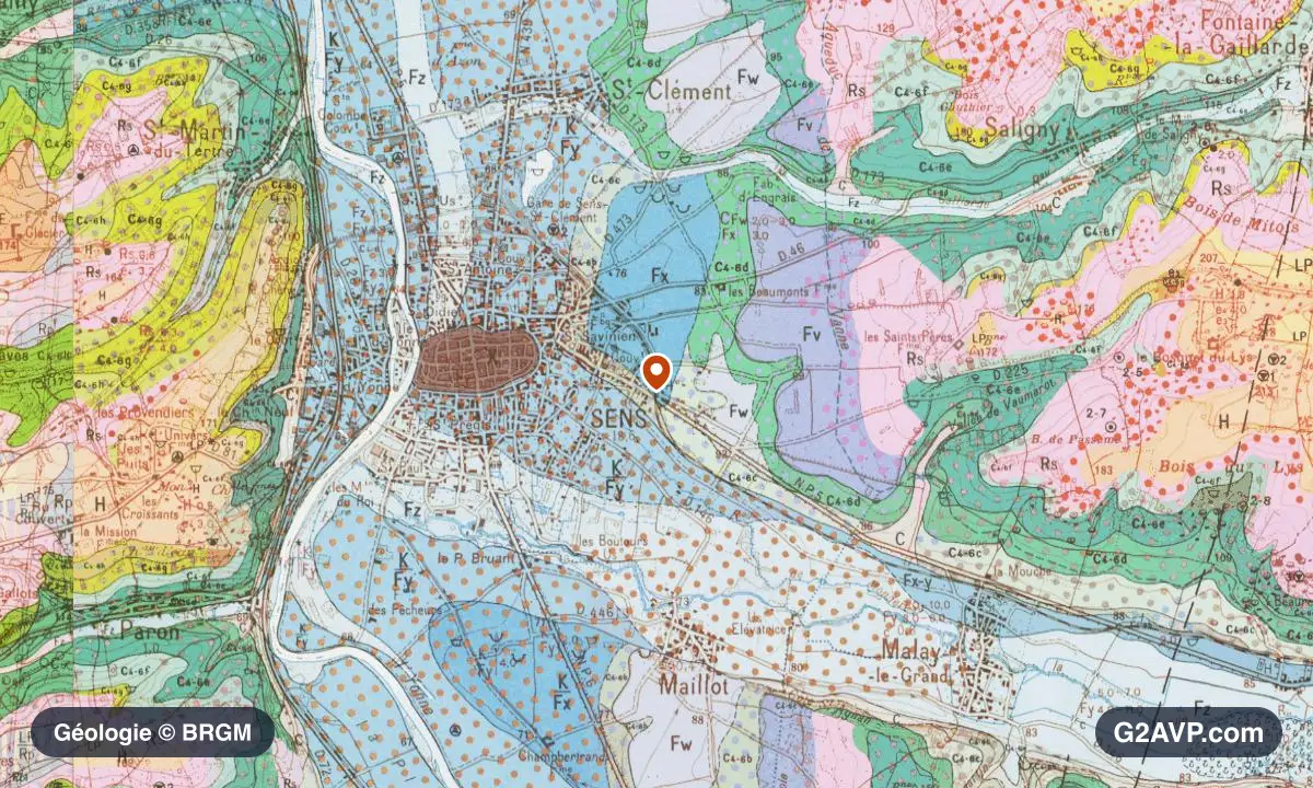 Carte géologique BRGM au 1/50 000 du secteur de Sens : argiles en formations dominantes, repère au centre de la commune