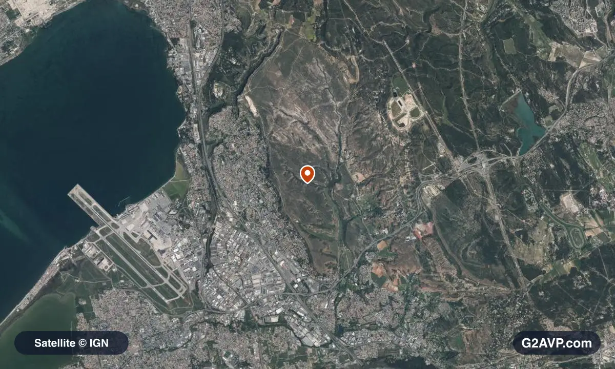 Vue satellite (orthophoto IGN) du secteur de Vitrolles, même emprise que la carte géologique