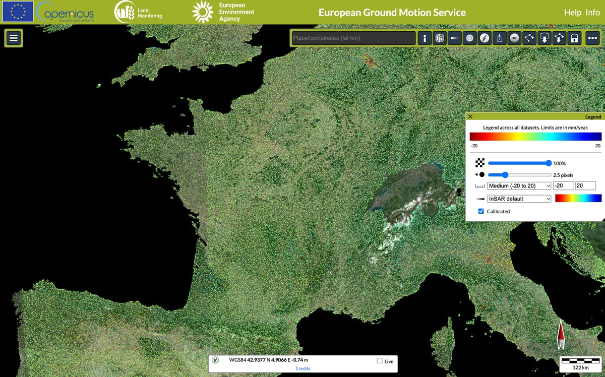 L'explorateur EGMS à l'échelle de la France : des millions de points de mesure, presque tous verts, c'est-à-dire stables à quelques millimètres par an près.